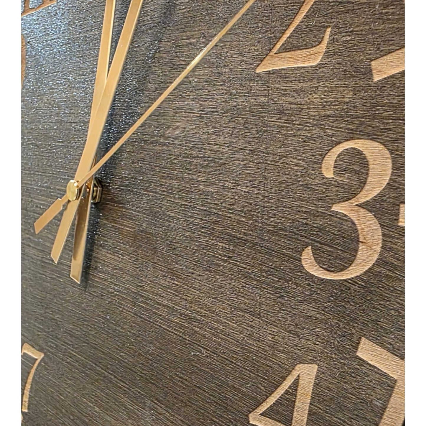 Seinäkello tummapähkinä